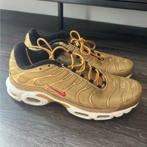 Nike Air Max Plus Metallic Gold
